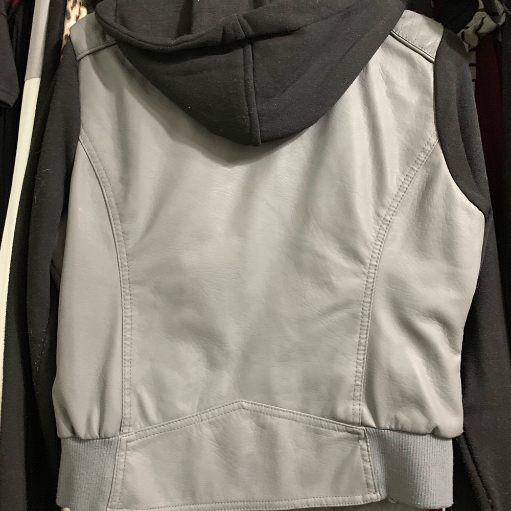 Leather jacket - Picture 3 of 3